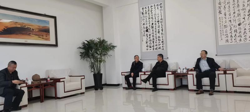 公司與哈密市政府領(lǐng)導(dǎo)洽談公司新疆發(fā)展思路，加大助力新疆能源發(fā)展！